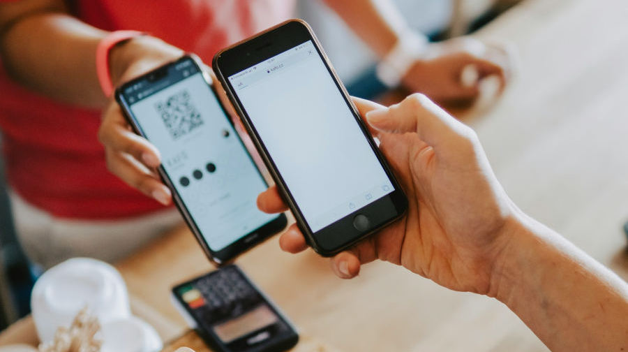 Оплата за QR-кодом через смартфон